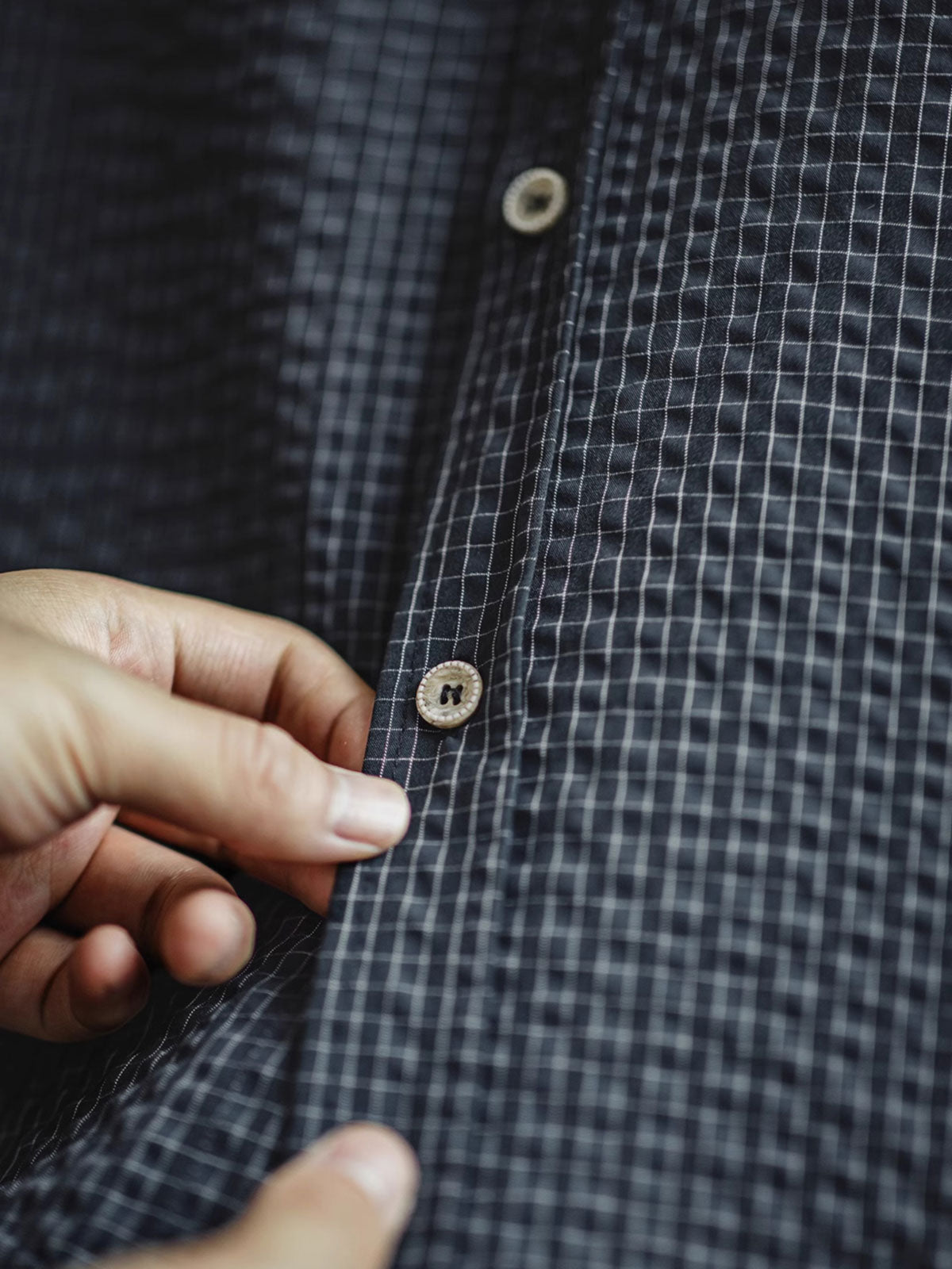 シャツの肘部パッチデザインの詳細画像 