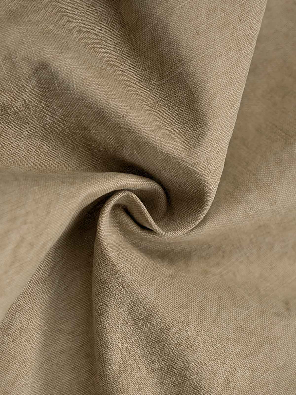 320グラムの高密度ピュアコットン素材で作られたカジュアルショーツの繊細なテクスチャーと質感の詳細。