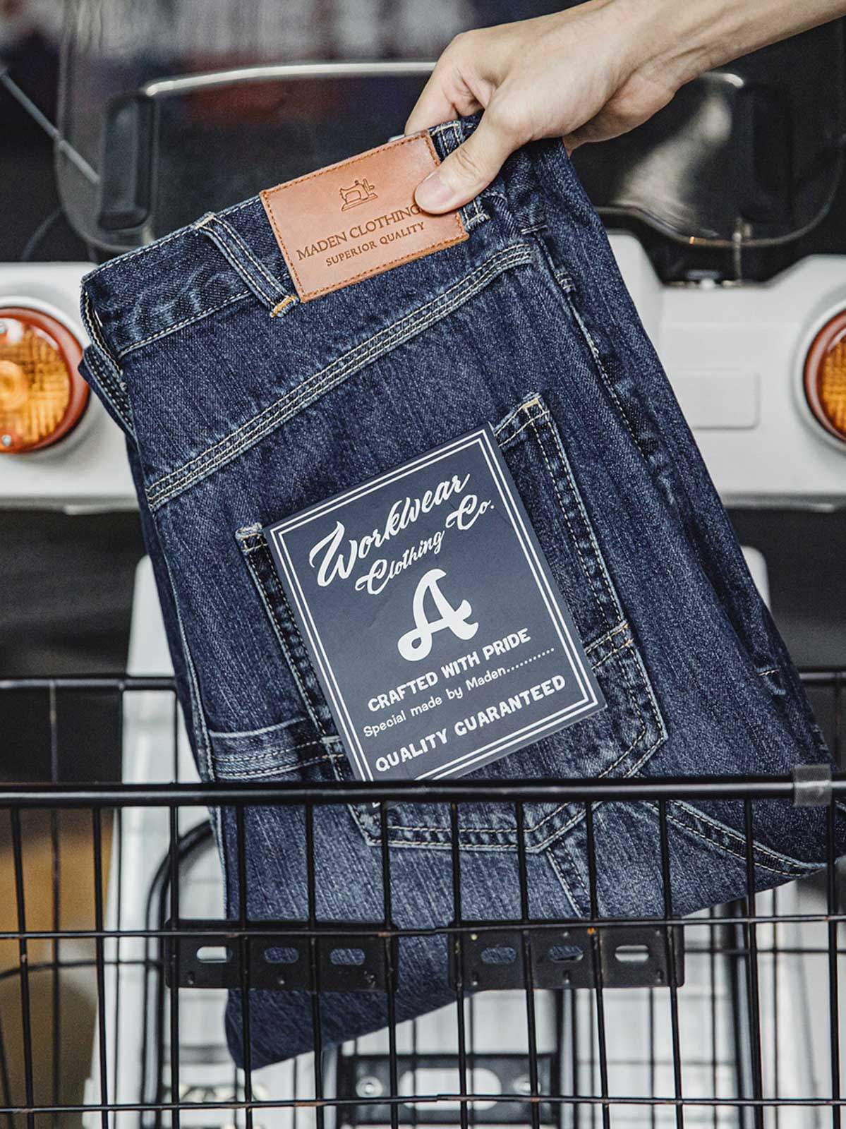 詳細画像: デニムロガーパンツの多ポケット詳細図