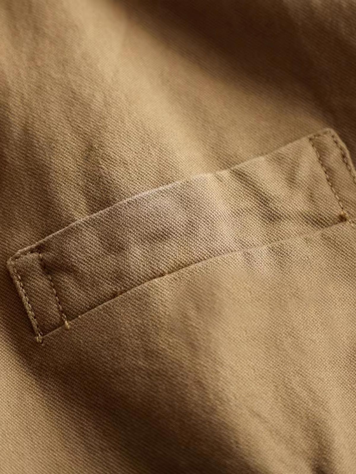 製品画像: アメリカンヴィンテージコットンジャケットの正面全体画像。
詳細画像: フィットシルエットとウォッシュ加工による自然な風合いのディテールクローズアップ。