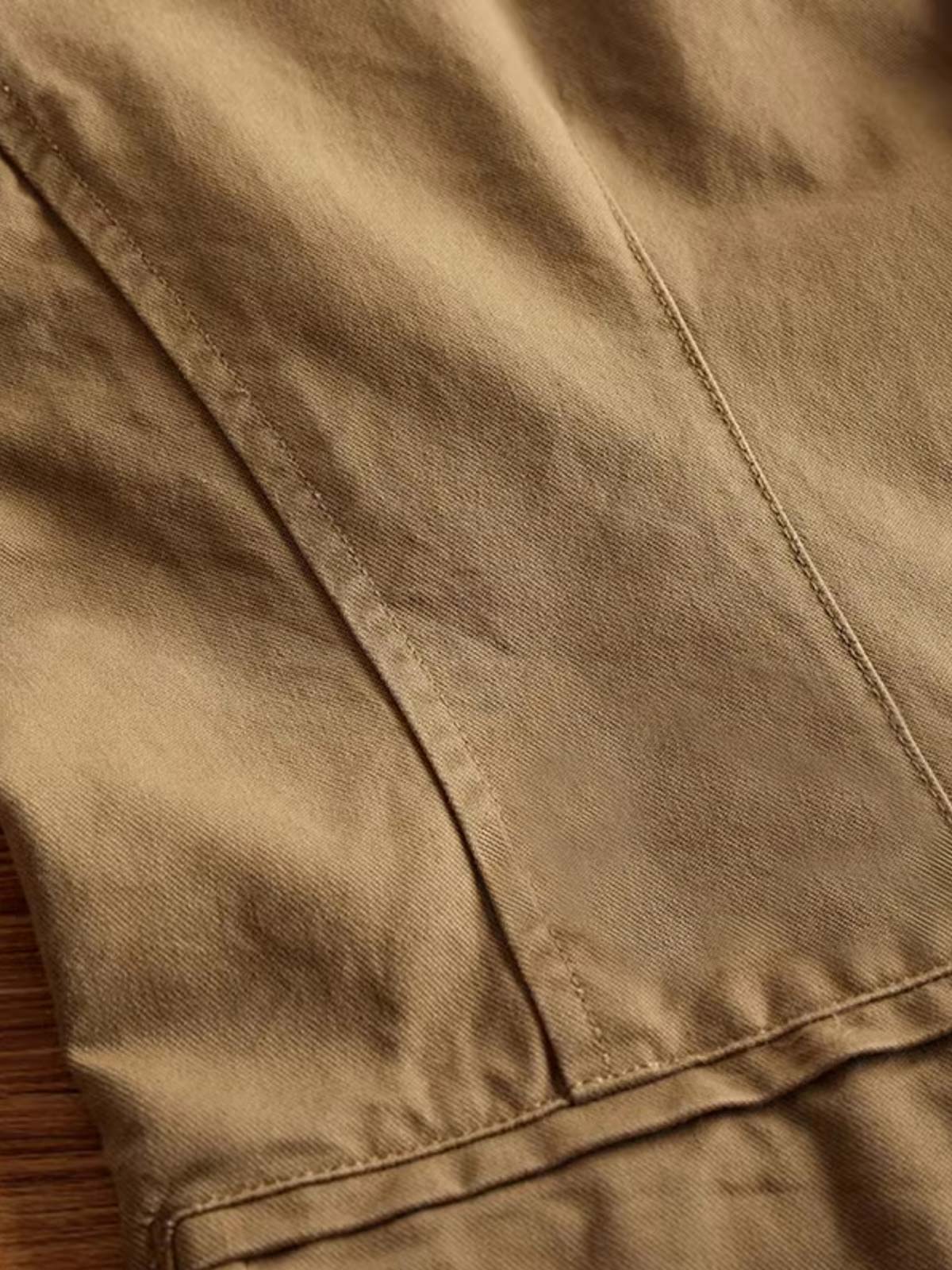 製品画像: アメリカンヴィンテージコットンジャケットの正面全体画像。
詳細画像: フィットシルエットとウォッシュ加工による自然な風合いのディテールクローズアップ。