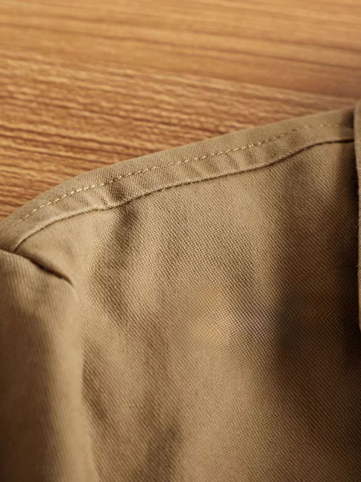 製品画像: アメリカンヴィンテージコットンジャケットの正面全体画像。
詳細画像: フィットシルエットとウォッシュ加工による自然な風合いのディテールクローズアップ。