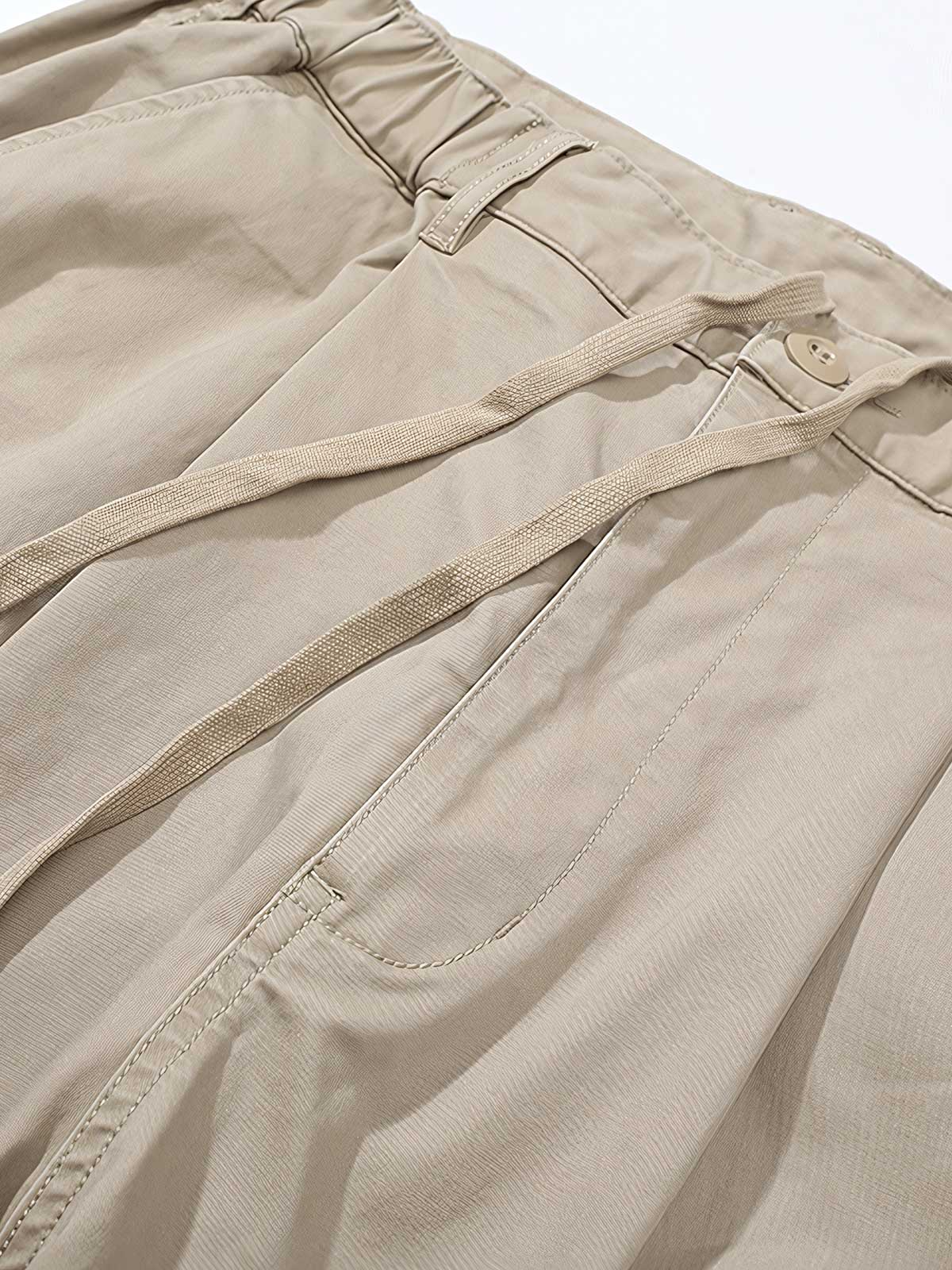 YKKジッパーとボタン、ウォッシュド加工によるヴィンテージ感のディテール