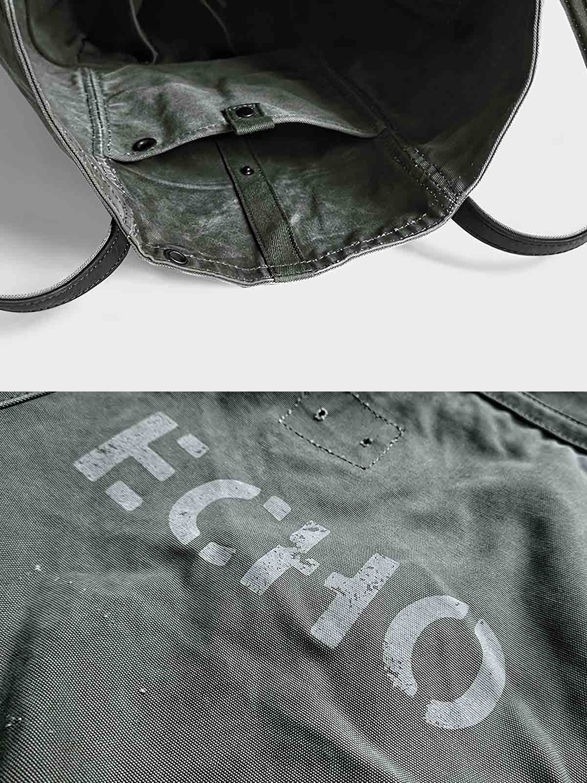 製品画像: ひまわり柄パッチワークヴィンテージキャンバストートバッグの正面画像。キャンバスとレザーを使用した13L容量のトートバッグ。

詳細画像: トートバッグのひまわり柄パッチワークとウォッシュ加工が施されたディテール画像。独特のデザインと素材のコンビネーションが特徴。