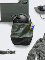 製品画像: ひまわり柄パッチワークヴィンテージキャンバストートバッグの正面画像。キャンバスとレザーを使用した13L容量のトートバッグ。

詳細画像: トートバッグのひまわり柄パッチワークとウォッシュ加工が施されたディテール画像。独特のデザインと素材のコンビネーションが特徴。