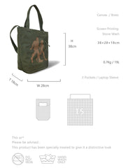 製品画像: ウォッシュ加工キャンバス通勤バッグの正面画像。PCスリーブ付きで、通勤やライディングに適したデザイン。
詳細画像: 外側のジッパーポケットとスマートフォン用ポケットのディテール画像。小物収納に便利な実用的デザイン。