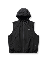 製品画像: アウトドアフード付きベストの全体展示、フードやシンプルなデザインを強調。