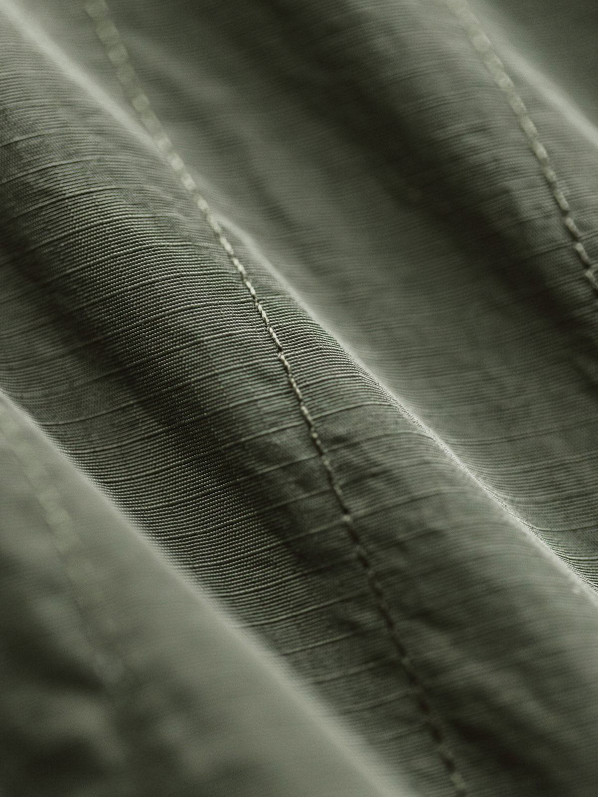 二重膝部分の強化ディテールとキルティング縦格子の詳細画像