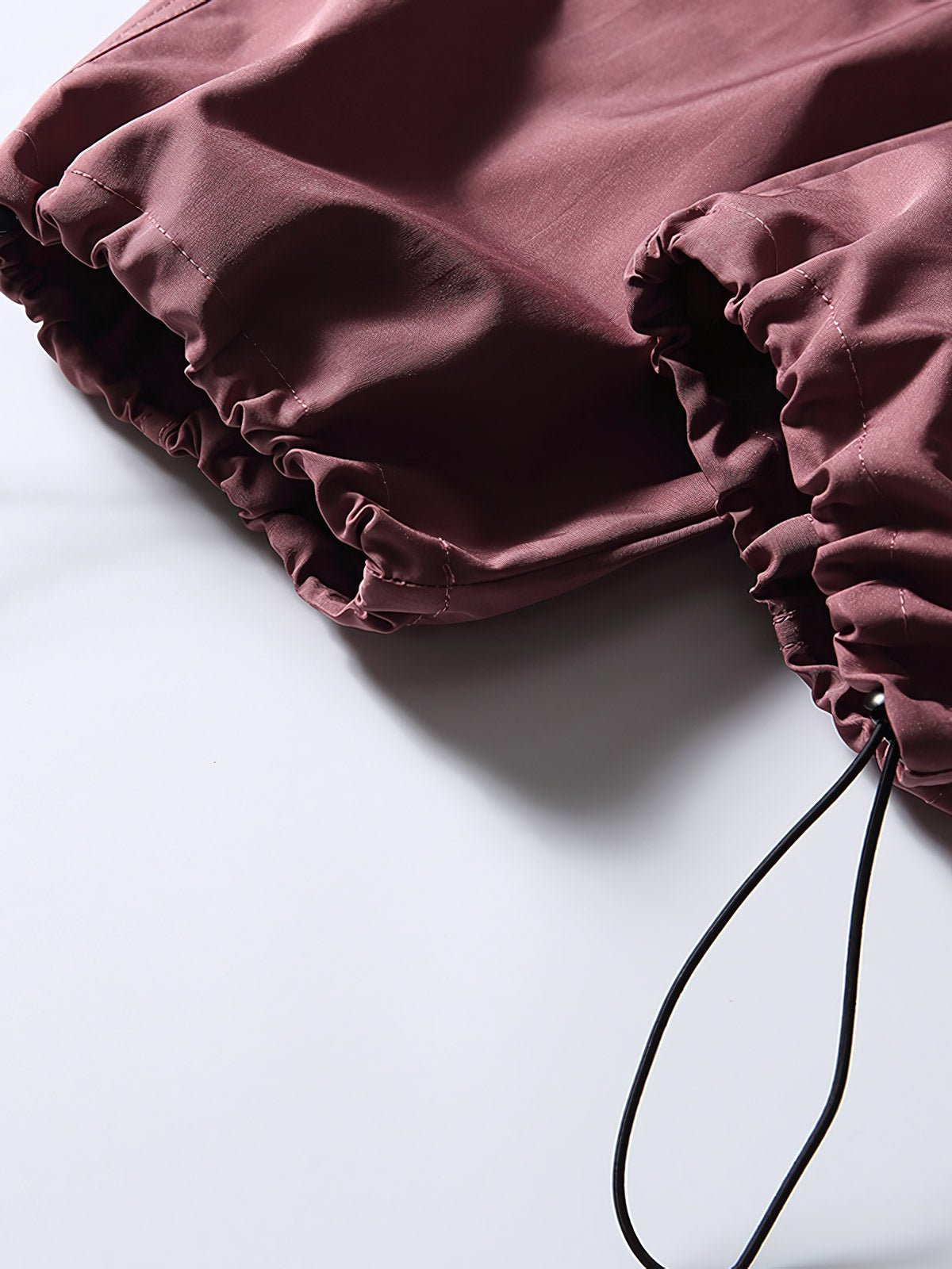 製品画像: アウトドアスタンドカラーポケット付きレトロシェルジャケット全体表示 詳細画像: シェルジャケットの立体ポケットとスタンドカラーデザインのディテール