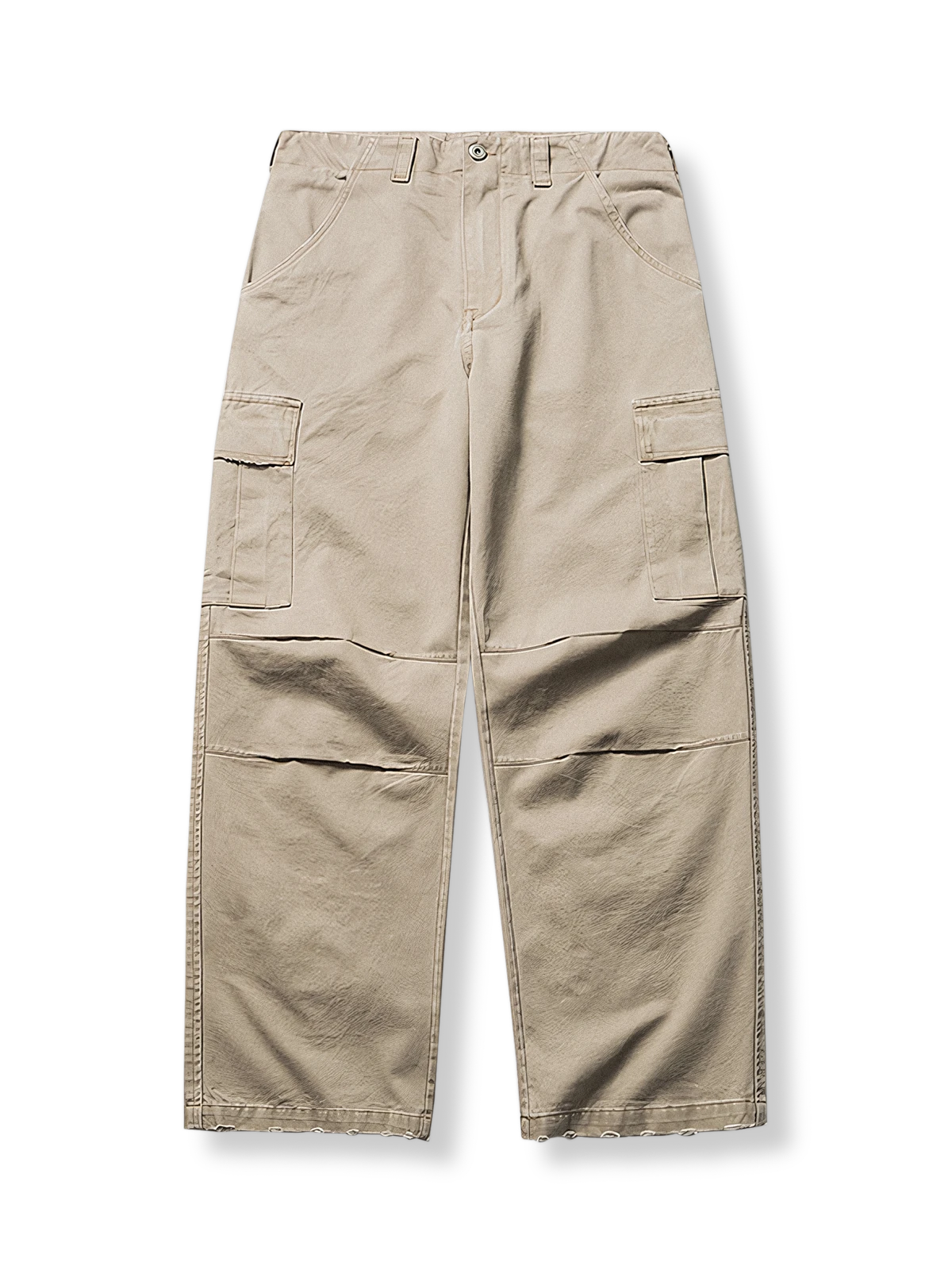 無地で多ポケット仕様のワークカーゴパンツがリラックスシルエットと機能性を兼ね備えた一着です。