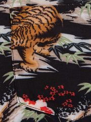虎柄　黒色アロハシャツ