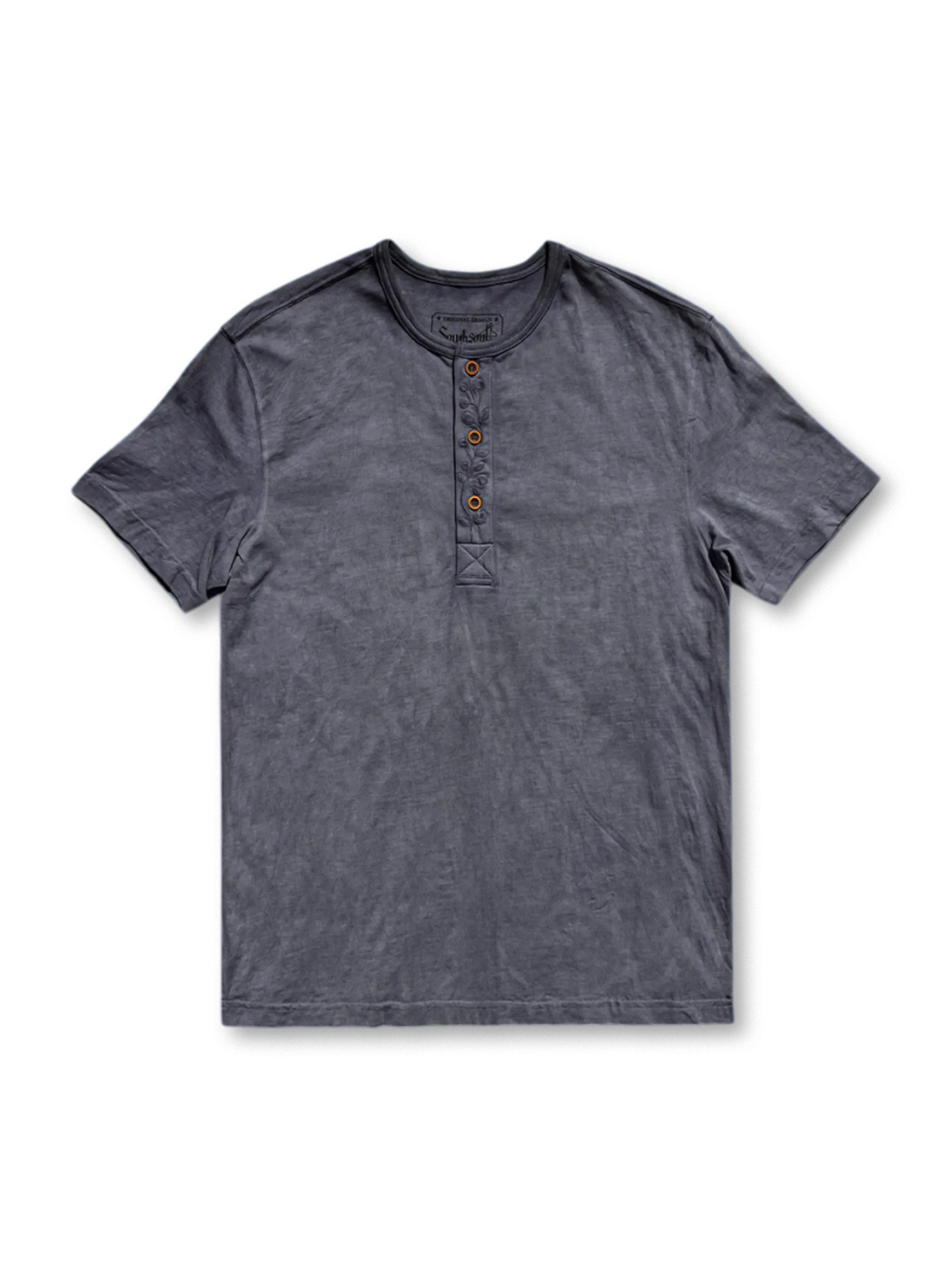 五倍子と薬用矾を用いた草木染めと洋葱皮染めによるヴィンテージ調カラーのヘンリーネックTシャツ