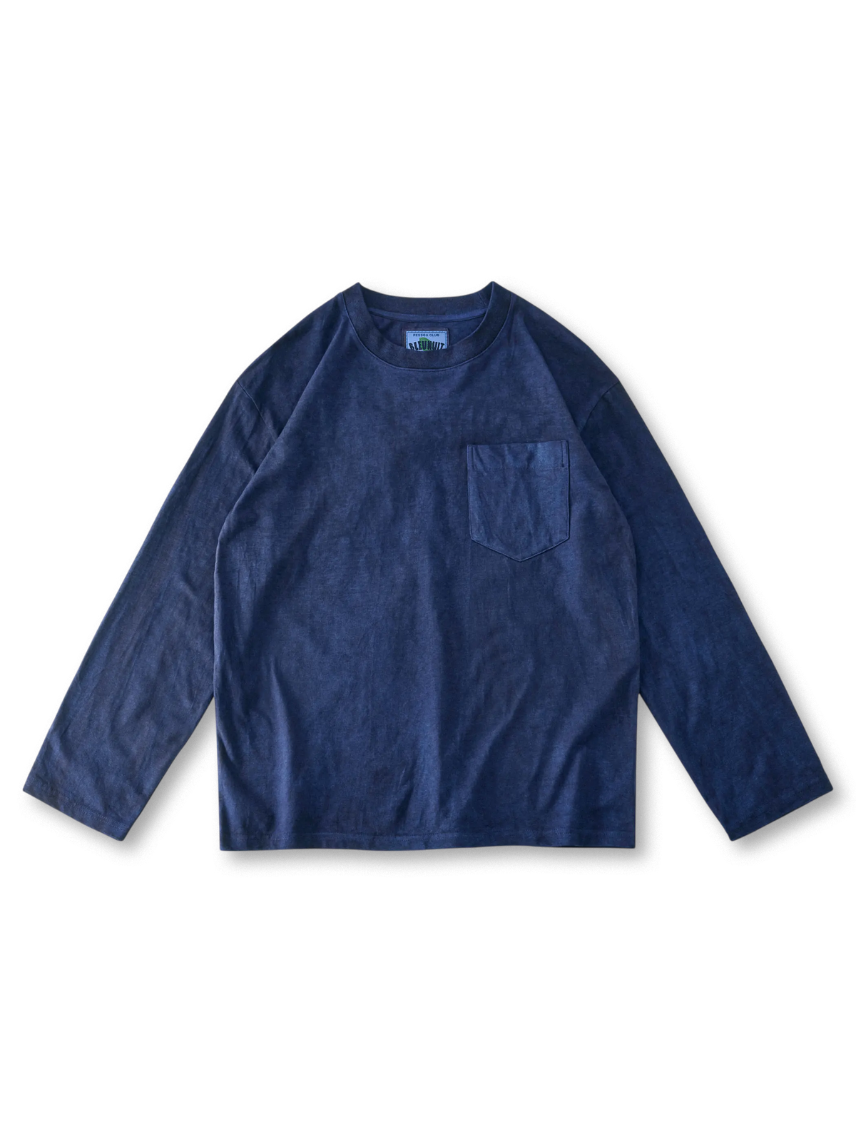 植物藍染めの自然な色ムラが映えるヘビーラグランTシャツ