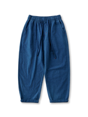 氷裂紋のグラデーションが美しいプラントインディゴテーパードパンツ