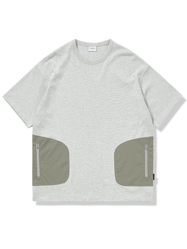 シワになりにくいナイロンポケットと同色切り替えが特徴のTシャツ