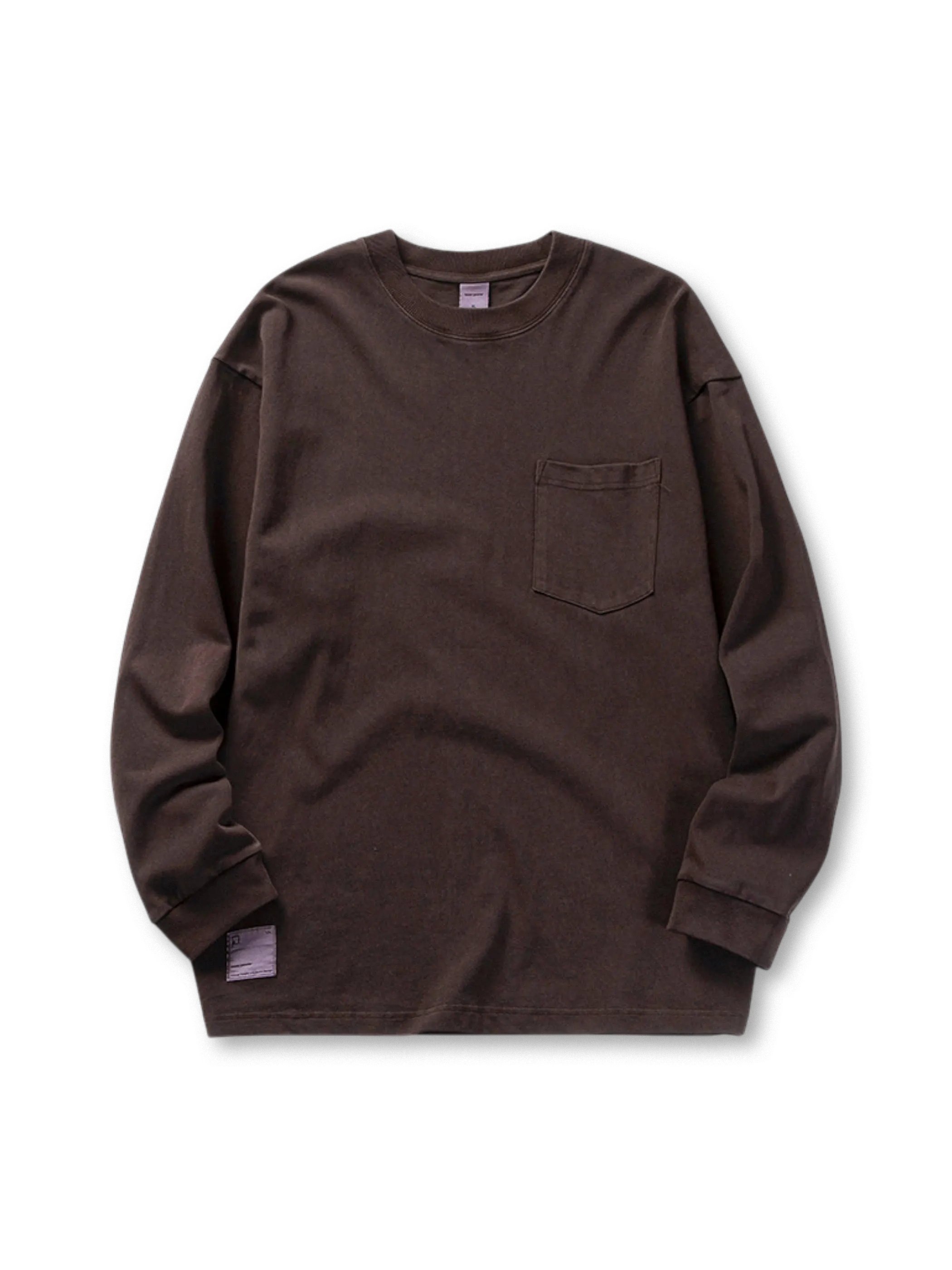 ダブルヤーンの厚手平織り生地使用。胸ポケットとリブ仕様が特徴の上質ロングスリーブTシャツ。