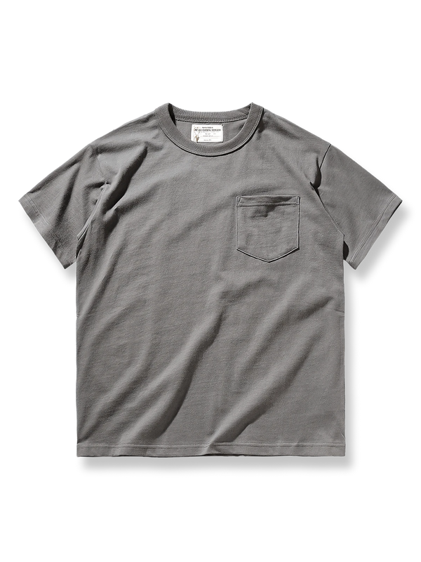 7色展開のポケット付きリブ編みクルーネック半袖Tシャツ。