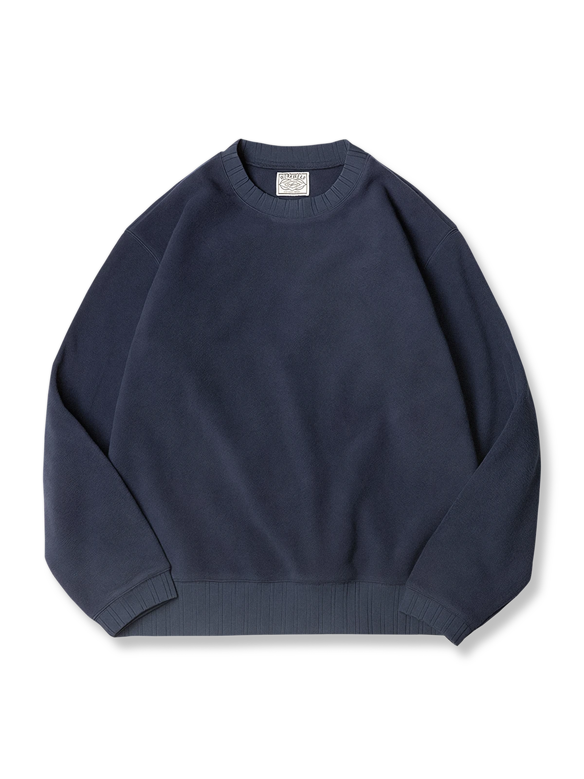 サムホール付きポーラーフリーススウェットの全体と袖口ディテールを写した写真