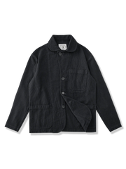 600gコットン剣道刺し子生地を使用し、植物藍染と墨染の独自技法で染め上げた深みのあるブラックカラーのテーラードジャケット。耐久性と風合いを兼ね備えた一着。