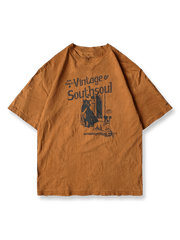 手染めと柿渋染め技法が生み出す深い色むらが特徴の双糸コットンTシャツ