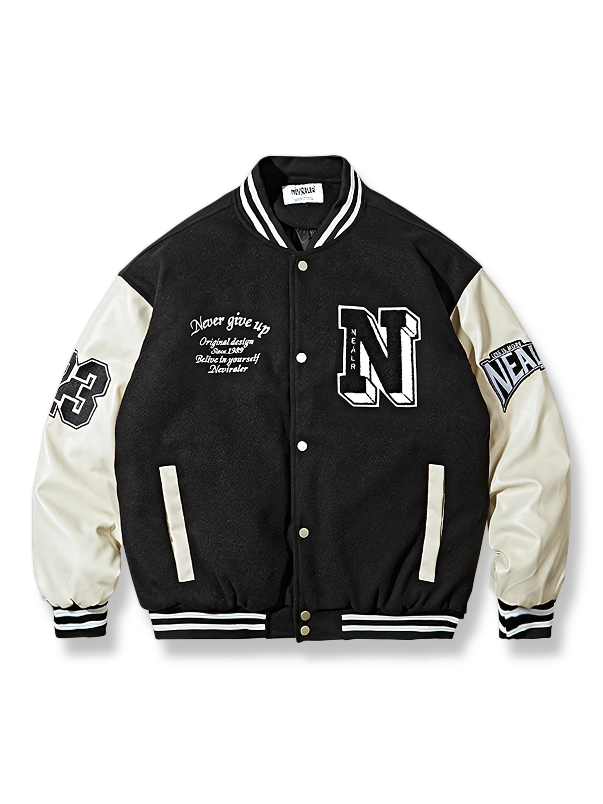 英字プリントと数字入りの中綿ベースボールジャケット