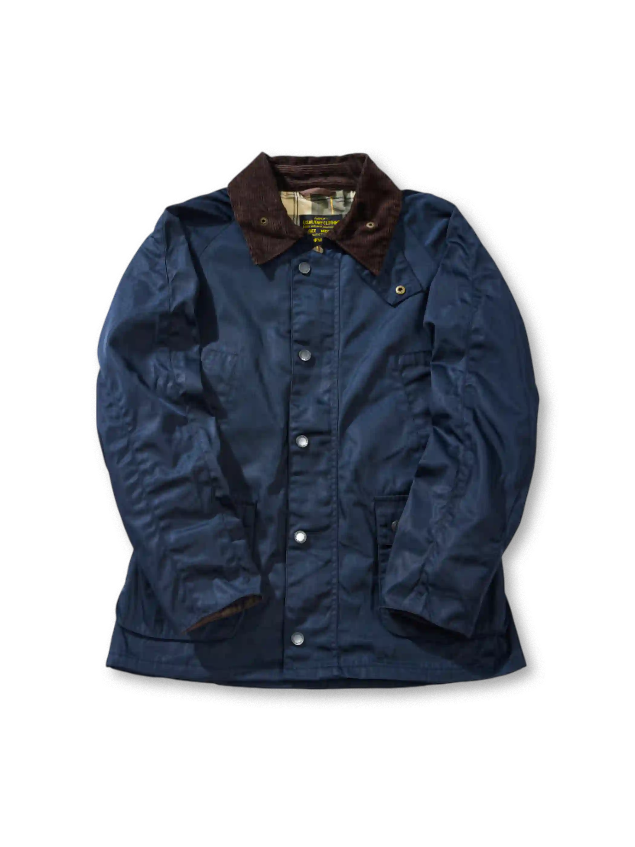 ネイビーのワックス加工ナイロン生地にブラウンのコーデュロイ襟、チェック柄裏地、ウエストのドローコードを組み合わせたミドル丈メンズハンティングジャケット