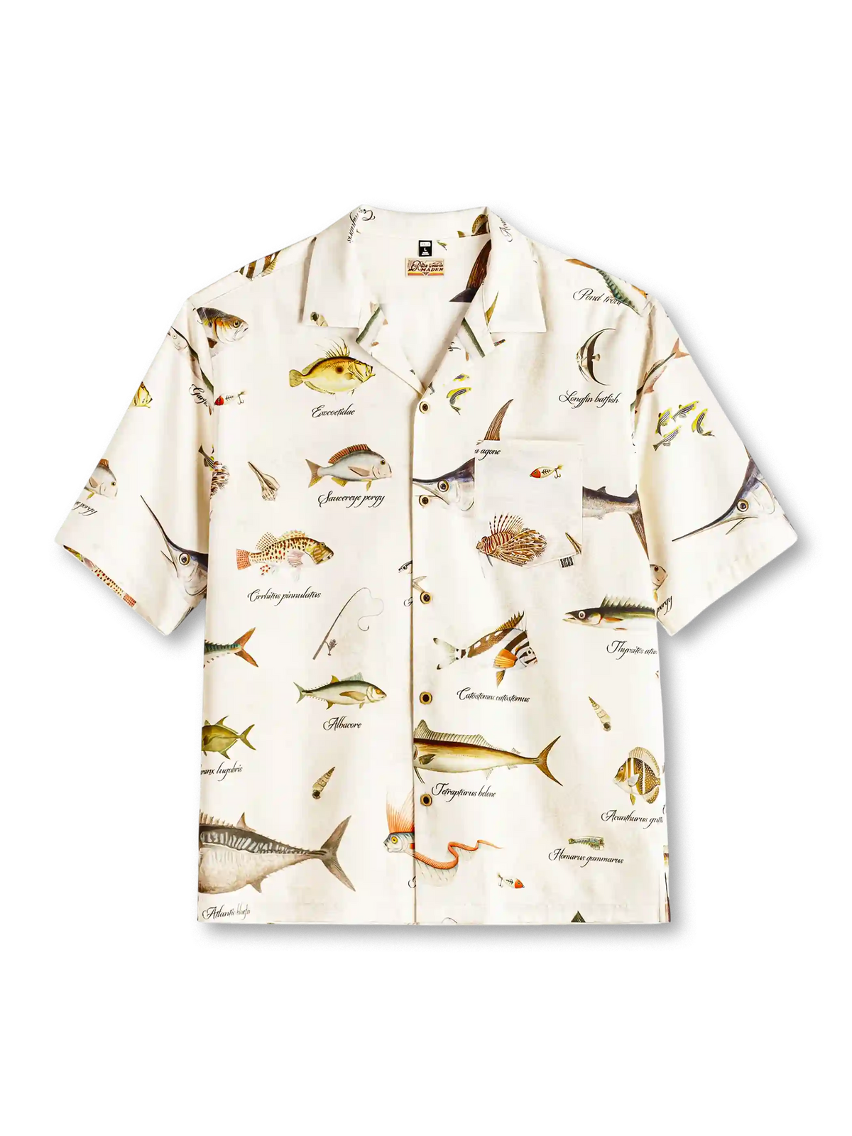 アイボリーのアロハシャツ、博物画風の魚と筆記体の学名の総柄プリント、胸ポケット付き