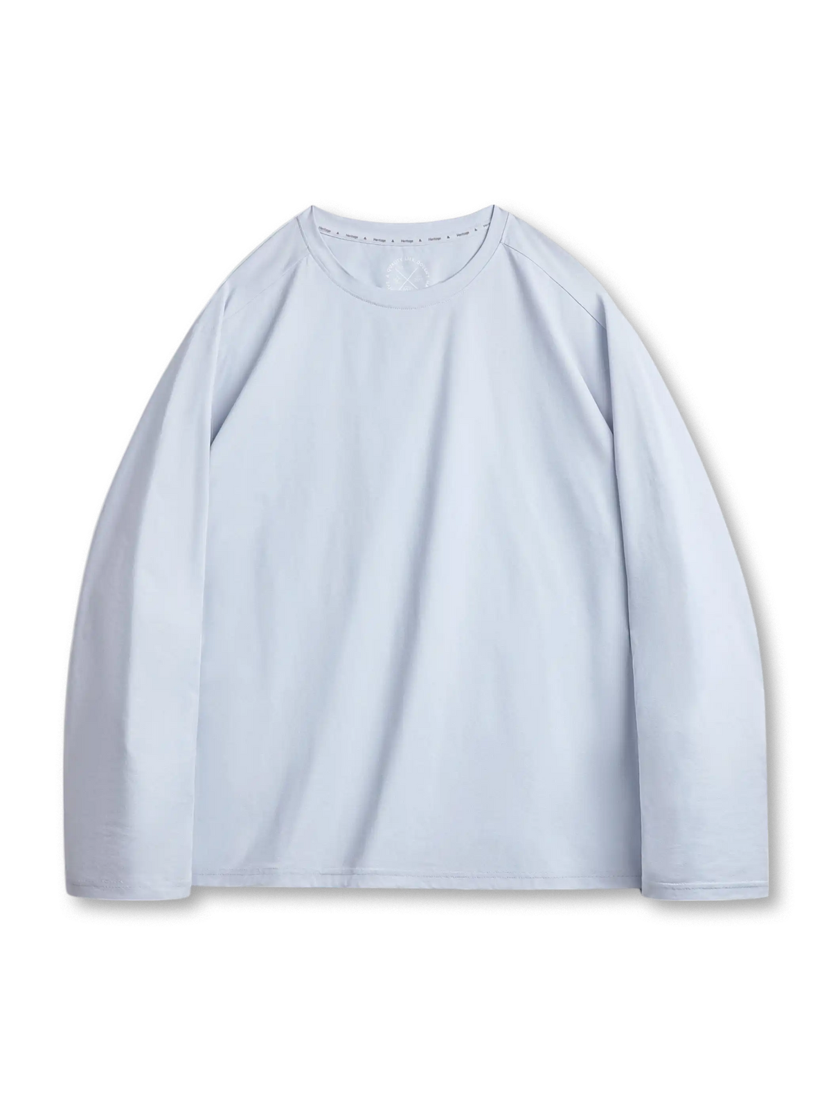 速乾抗菌機能を備えたアメリカンカジュアルスタイルの長袖Tシャツ。涼しく快適な着心地が特徴。