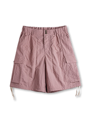 大容量ポケットとドローコード裾が映えるピンクナイロンストレートショーツ