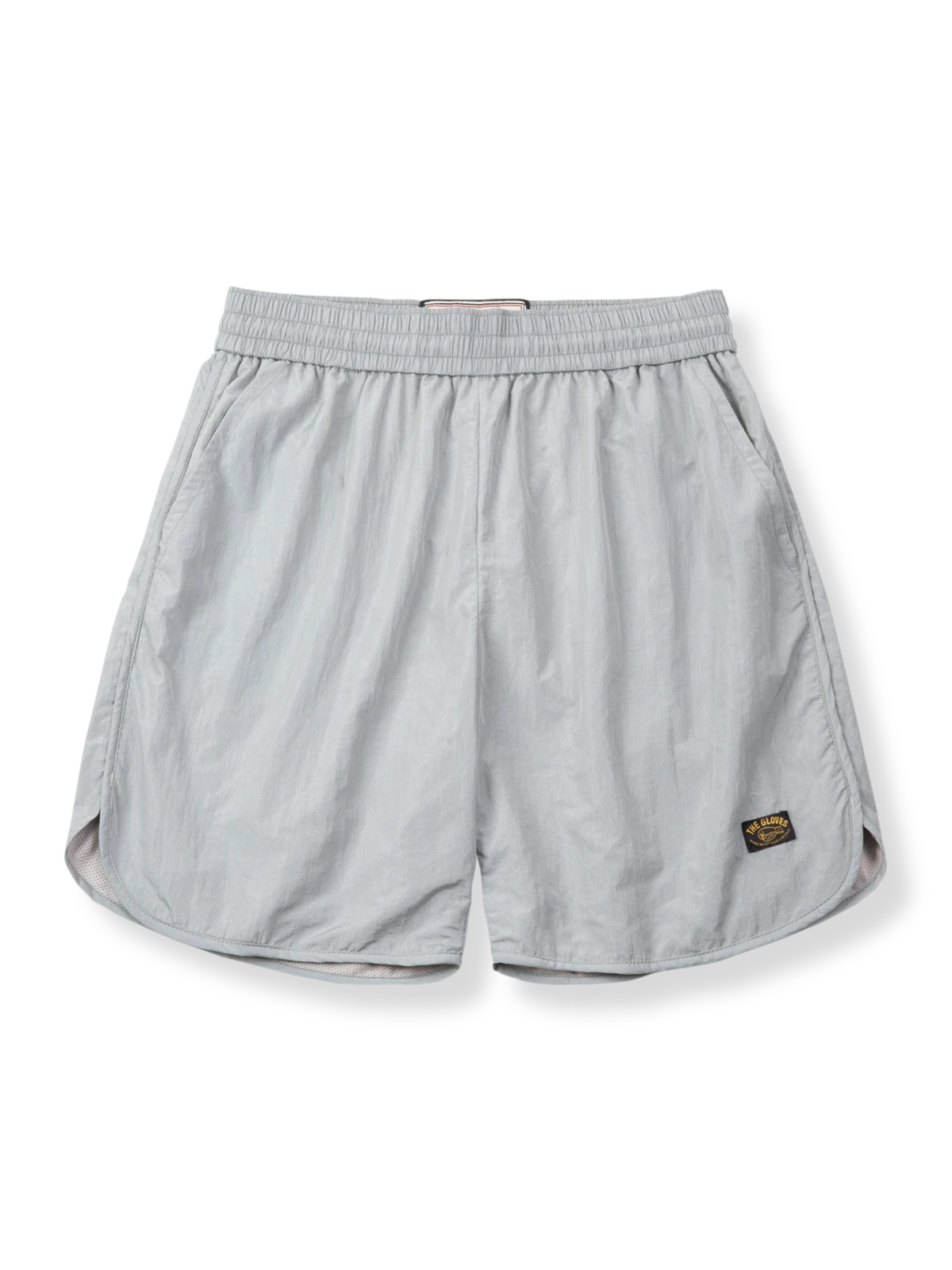 速乾性と通気性に優れたナイロン素材のリラックスフィットショートパンツ