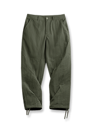 キルティング格子と二重膝構造のジョガーパンツ