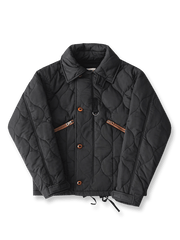 RAFMK3フライトジャケットの全体像。クラシックな機能デザインと厚手の保温素材を強調。