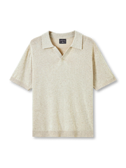 レーヨンリネンヘンリーニットの全身ビュー、ヘンリーネックとリブ編みディテールを強調。