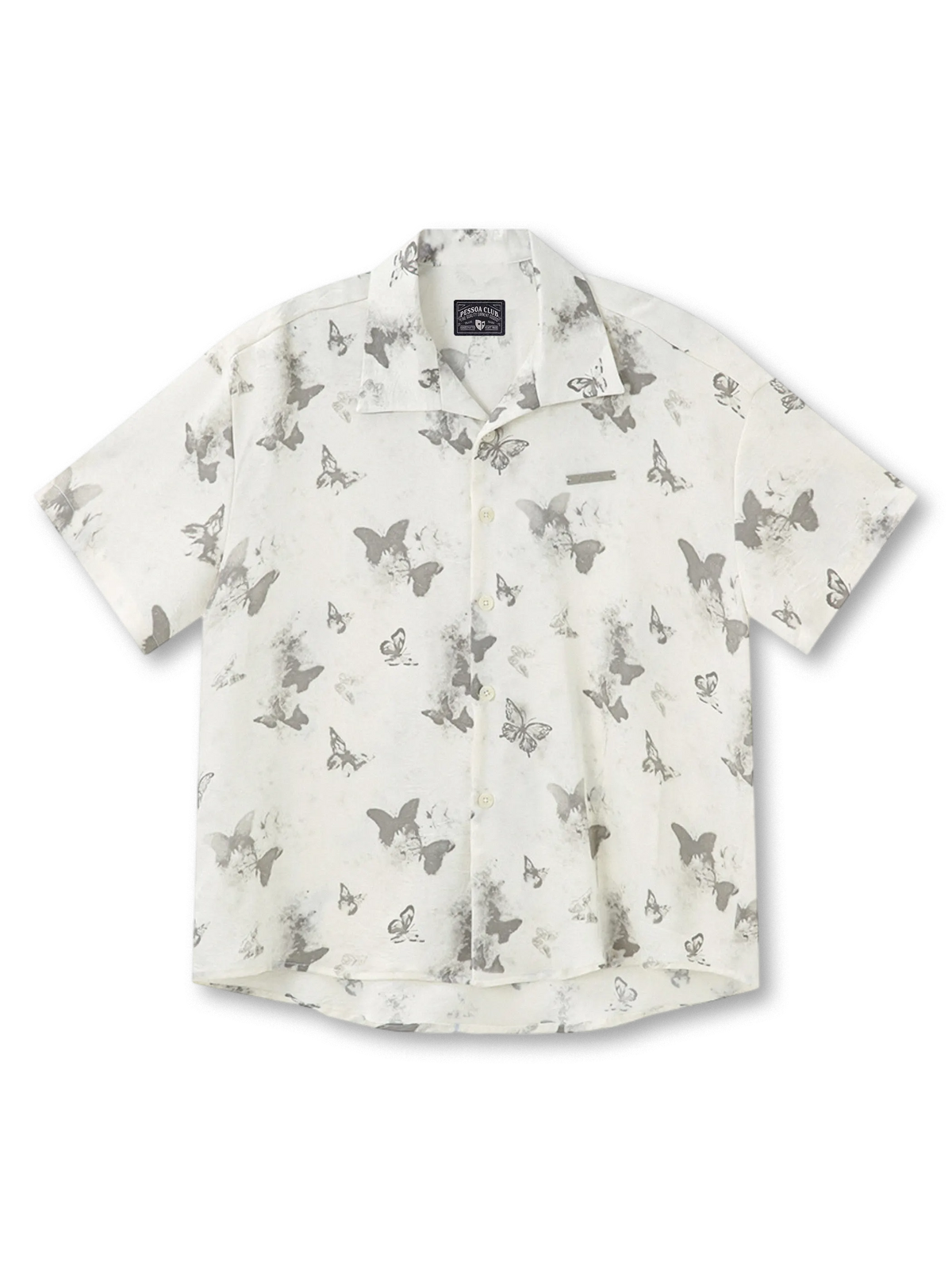 和の蝶モチーフをモノトーンで表現したキャンプカラー開襟シャツ