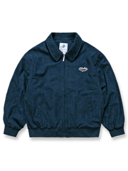 襟付きコーデュロイにレトロ刺繍ロゴをあしらったジャケット