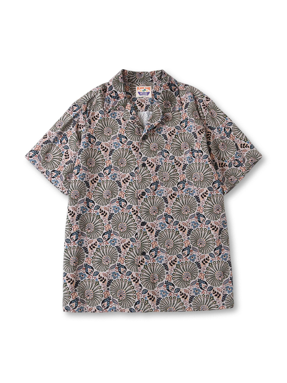 日本の伝統文様を思わせるレトロな花卉パターンが映える薄手ポリエステルアロハシャツ