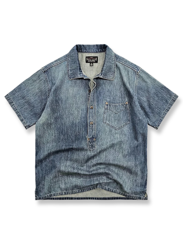 鉱夫の作業服を思わせるプルオーバーデザインと胸ポケットが特徴のウォッシュ加工デニム半袖シャツ