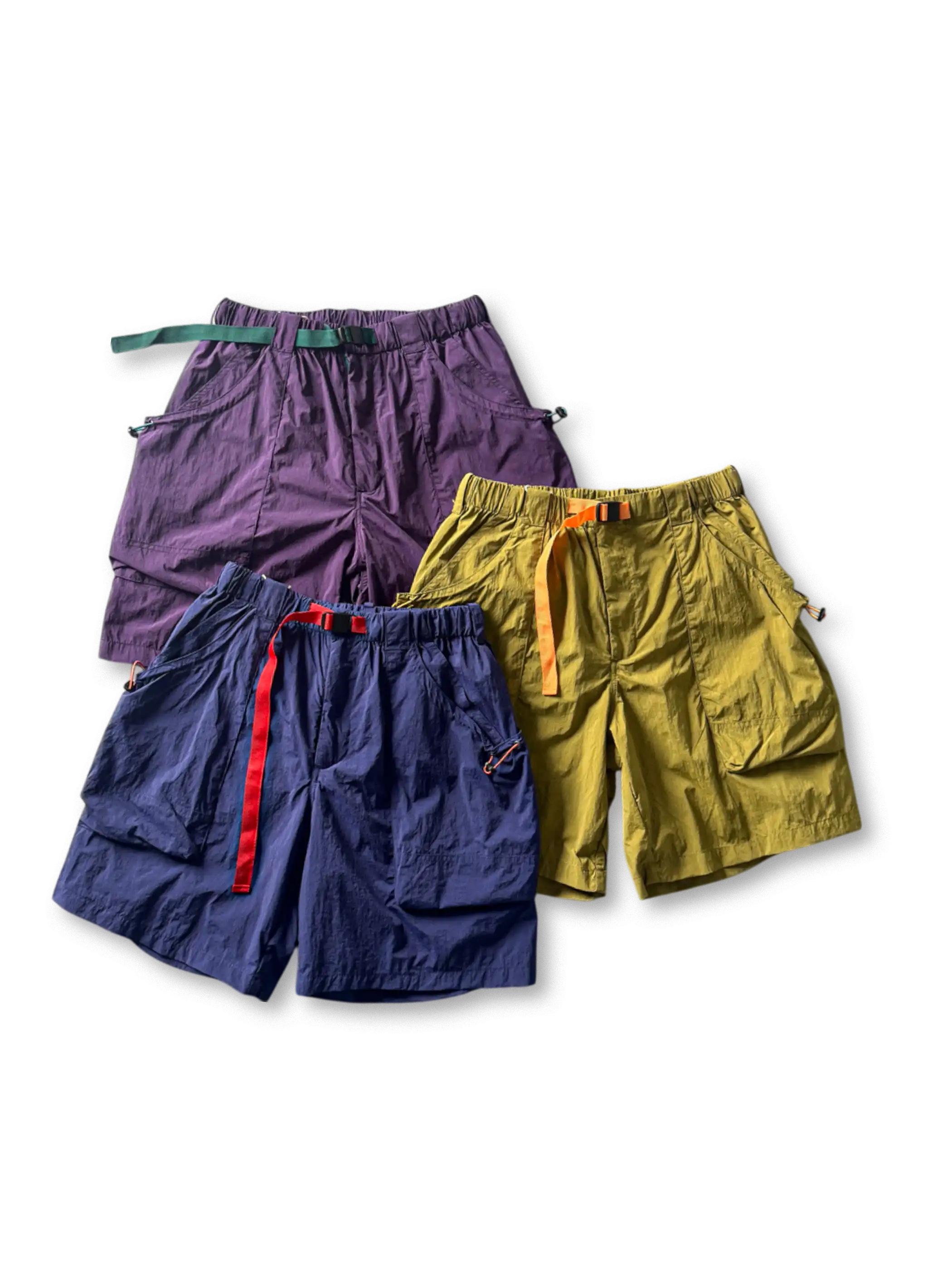 撥水速乾のナイロンタフタ素材を使用した多ポケットショーツ、レトロなワークスタイルが特徴