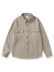 レトロなストライプとダブルポケットが特徴の長袖シャツ