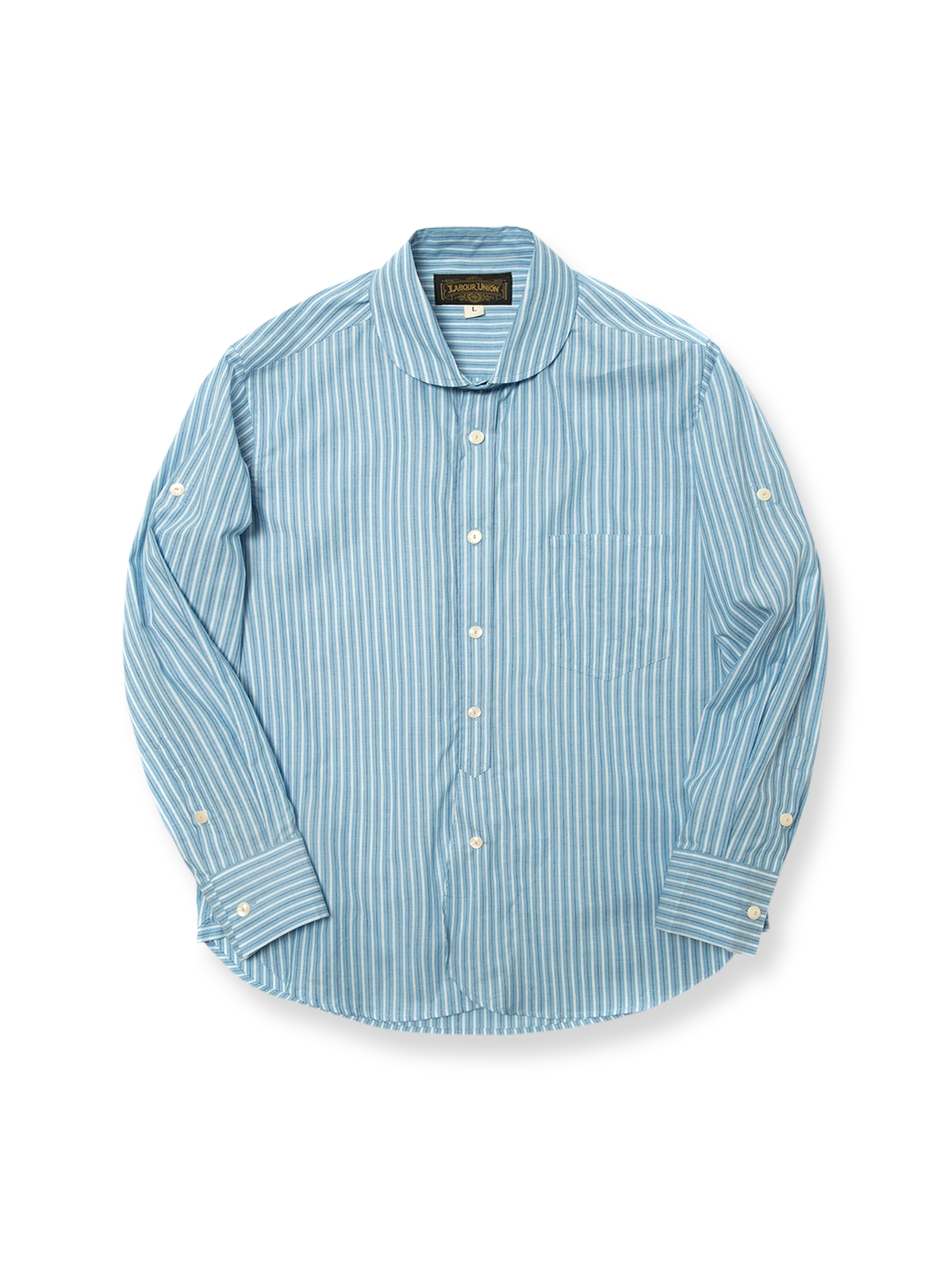 ウォッシュ加工を施したレトロストライプとラウンドネックが特徴のコットンシャツ