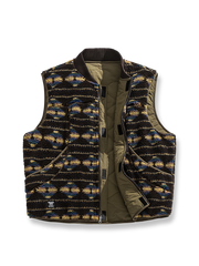 リバーシブル仕様の民族柄ワーク中綿ベスト。