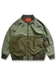 アーミーグリーンとオレンジの2面仕様リバーシブル中綿ジャケット