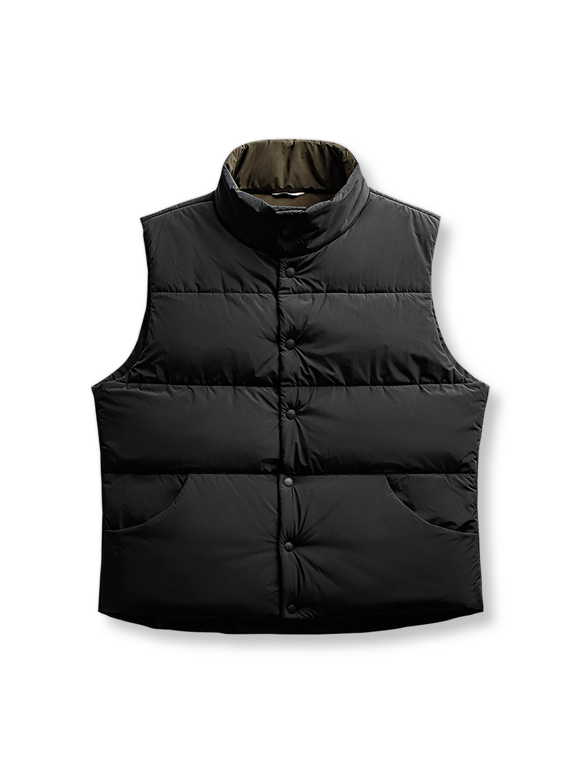 表裏異なるキルティングと無地のリバーシブル中綿ベスト。