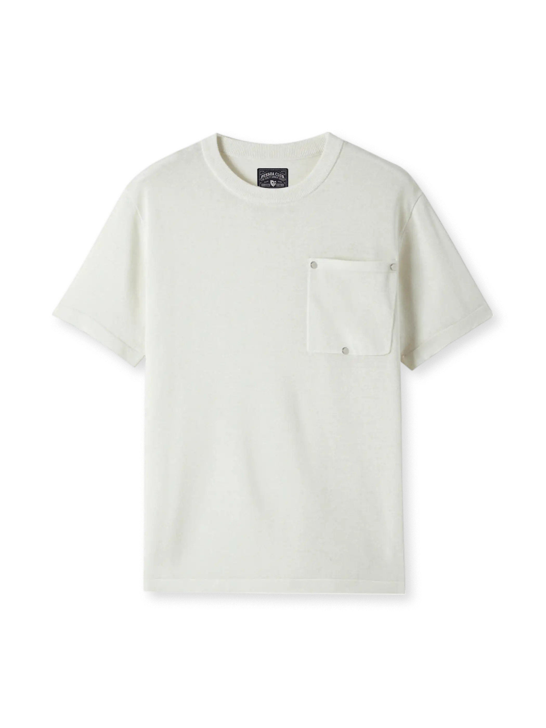 ポケットリベットテンセルリネンニットTシャツの全体図、胸ポケットとリベットディテールを強調。