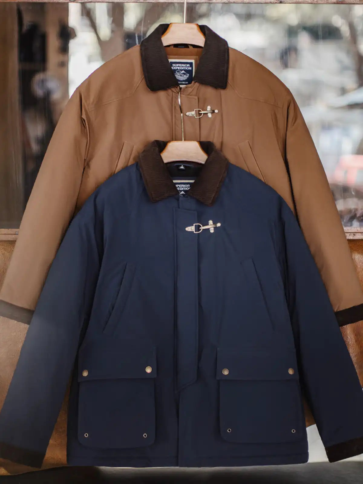 このジャケットは「自然と都市を自由に行き来できる服」をテーマに設計されました。
