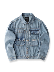 サンドウォッシュとヴィンテージ加工が施されたメンズデニムワークジャケット。