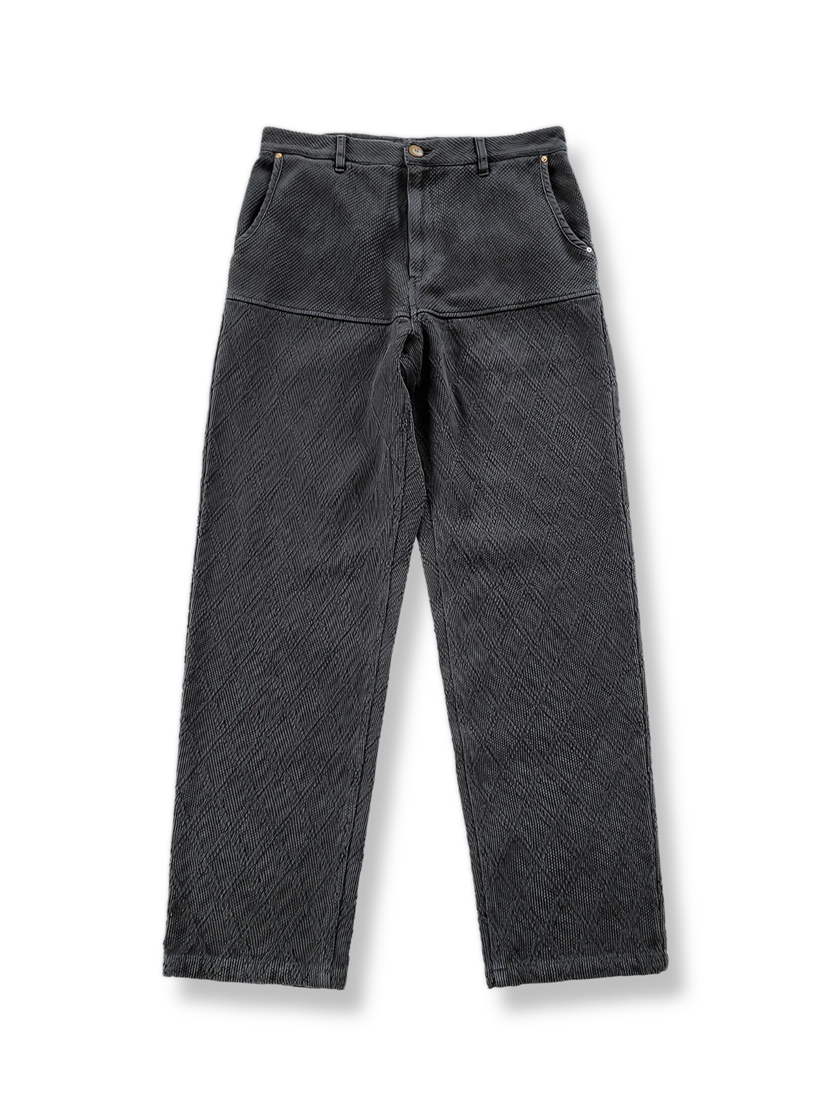 刺し子パッチワークが施されたストレートカットスラックス。