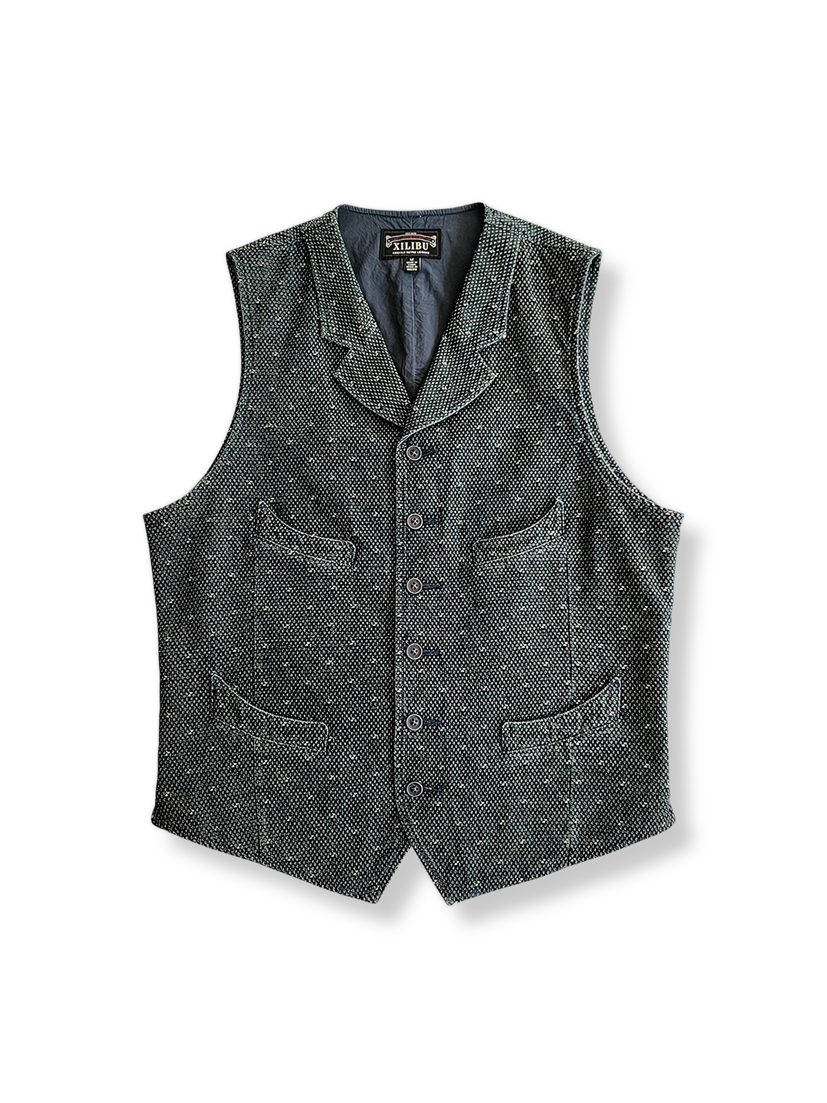 刺し子工芸が施されたスリムフィットのラペルベスト。