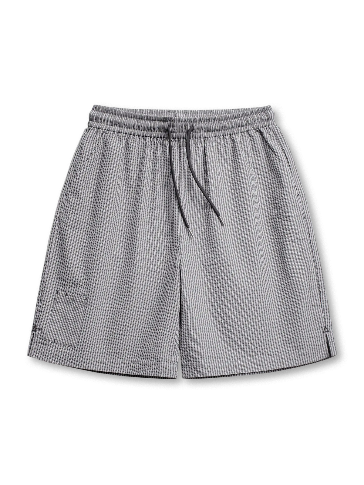 3D格子テクスチャーと多機能ポケットが特徴のシアサッカーショーツ