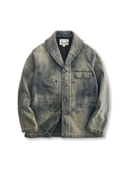 ショールカラーと三重染色加工が特徴の13.4oz硫化染ブラックデニムワークジャケット。耐久性とヴィンテージ感を兼備。